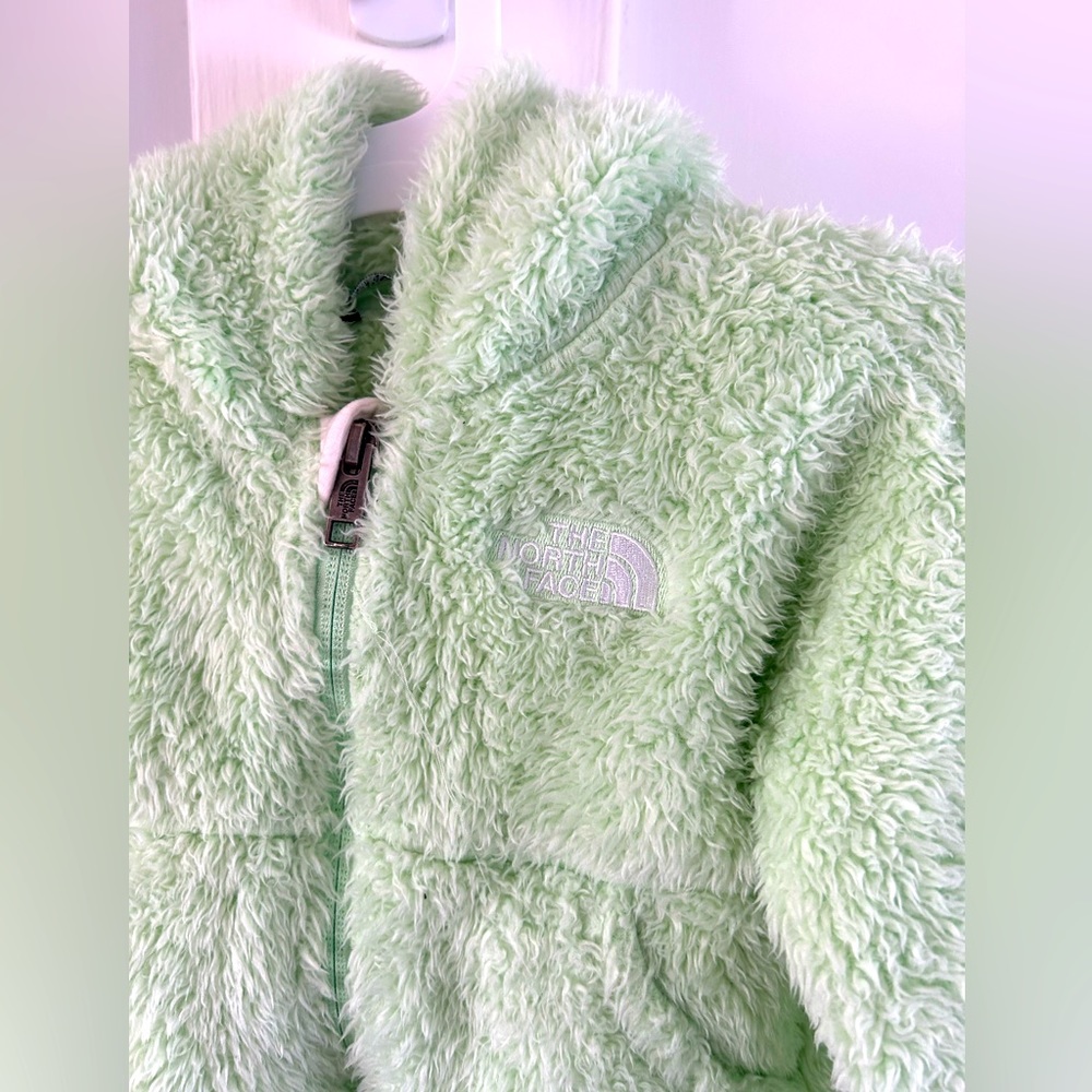 North Face Toddler Girls green hooded Sherpa. Size 2T. Great condition.